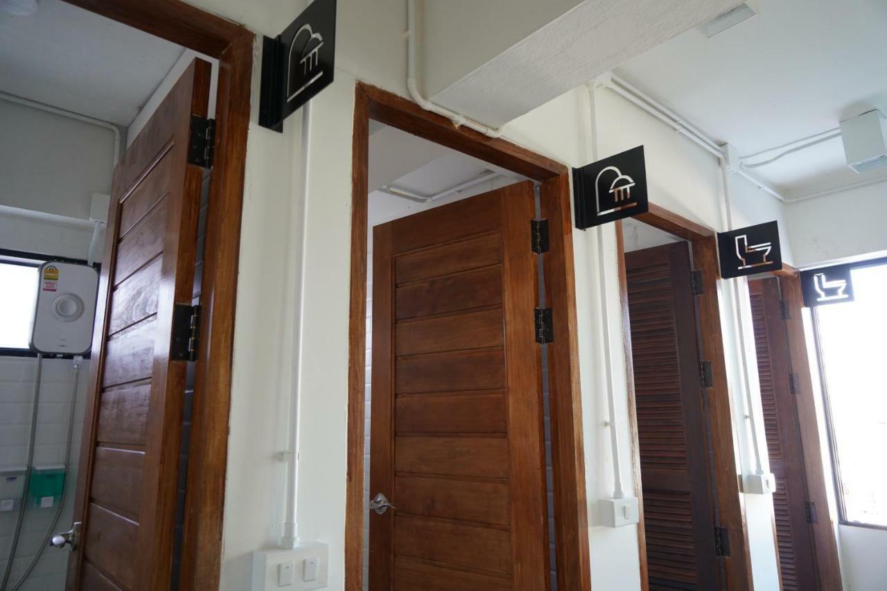 Slee Hostel Chiangmai (Adults Only) Chiang Mai Exterior photo